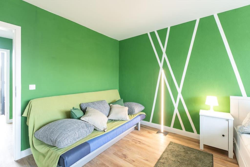 Nature Inspiration Apartment With Balcony & Grill Bbq In Duisburg Mitte Central Station 10 Mins & Big Tv With Photo Lights Luaran gambar
