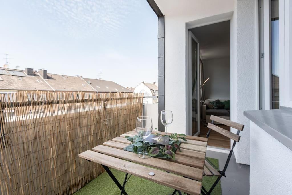 Nature Inspiration Apartment With Balcony & Grill Bbq In Duisburg Mitte Central Station 10 Mins & Big Tv With Photo Lights Luaran gambar